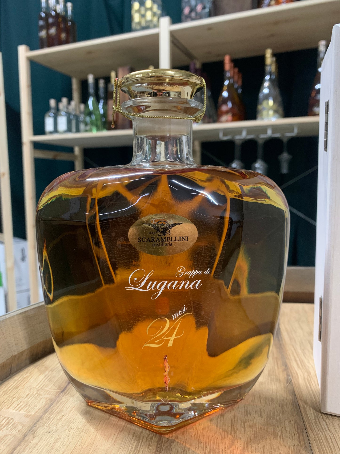 Grappa di LUGANA 24 Monate mit HolzBox 40° - 0,7 Lt